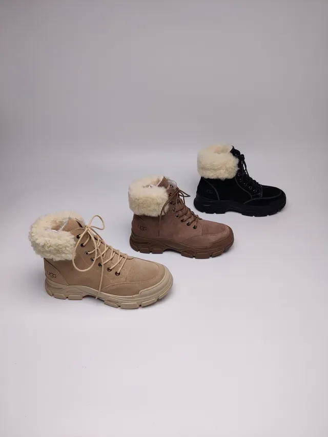 UGG Botas de nieve de ante con forro de shearling y suela chunky 4