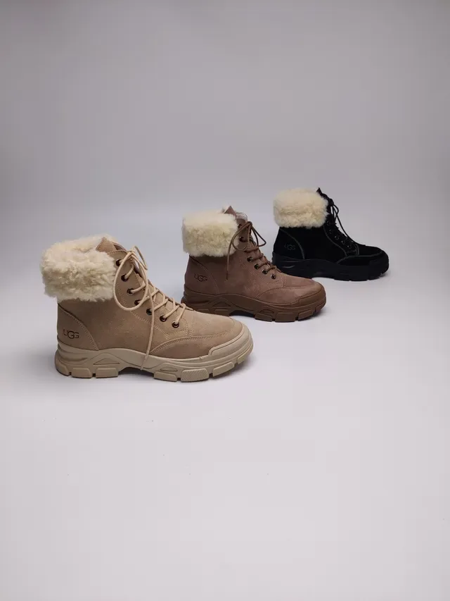 UGG Botas de nieve de ante con forro de shearling y suela chunky 5