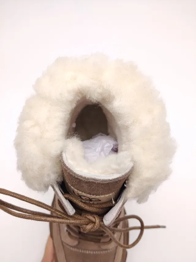 UGG Botas de nieve de ante con forro de shearling y suela chunky 8