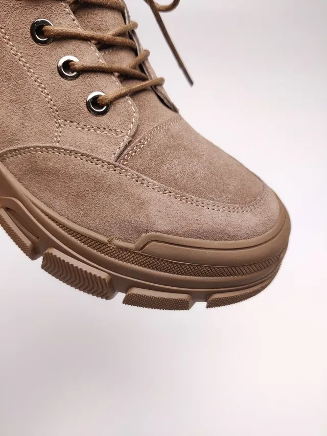 UGG Botas de nieve de ante con forro de shearling y suela chunky 10