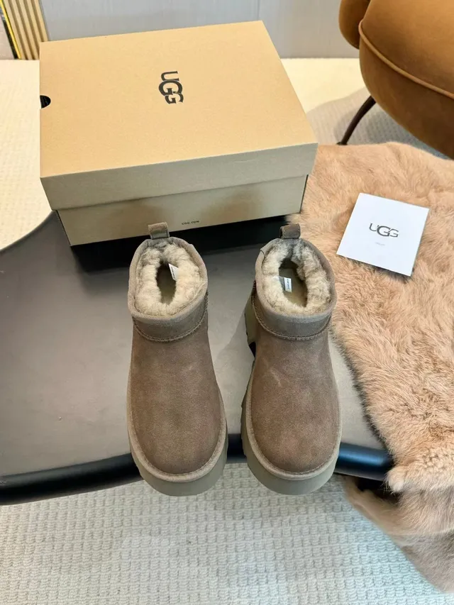 UGG सुड शियरलिंग-लाइन्ड चंकी प्लेटफॉर्म एंगल जूते 3