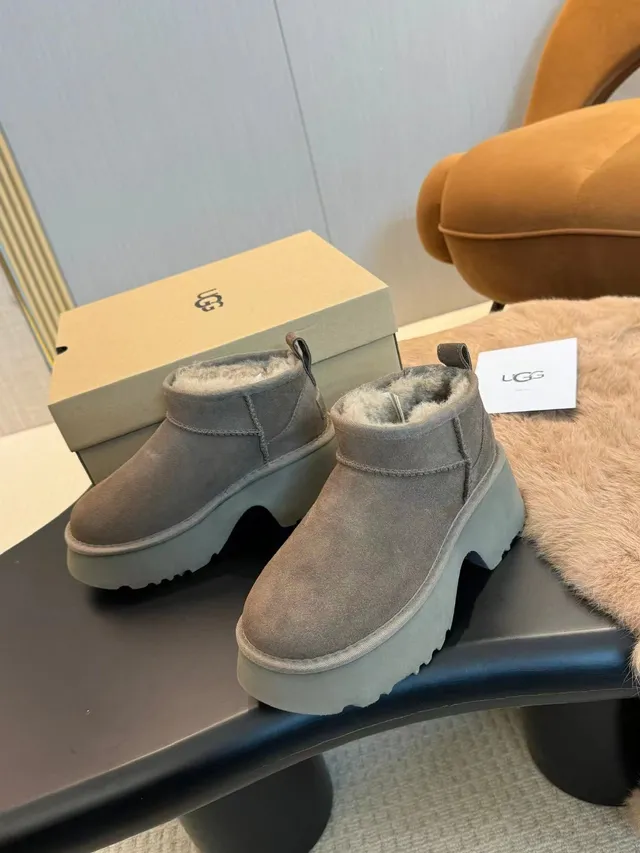 UGG सुड शियरलिंग-लाइन्ड चंकी प्लेटफॉर्म एंगल जूते 4