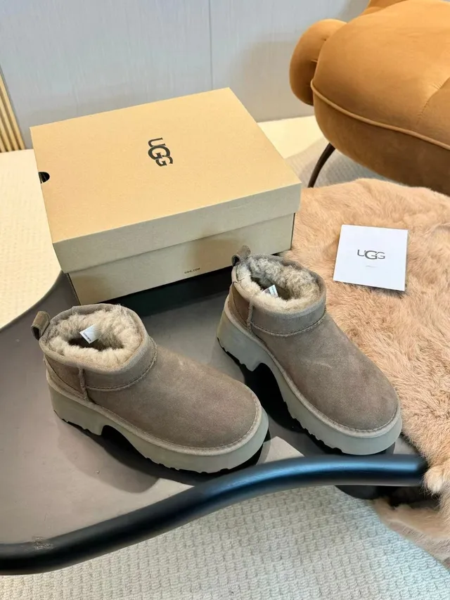 UGG सुड शियरलिंग-लाइन्ड चंकी प्लेटफॉर्म एंगल जूते 8