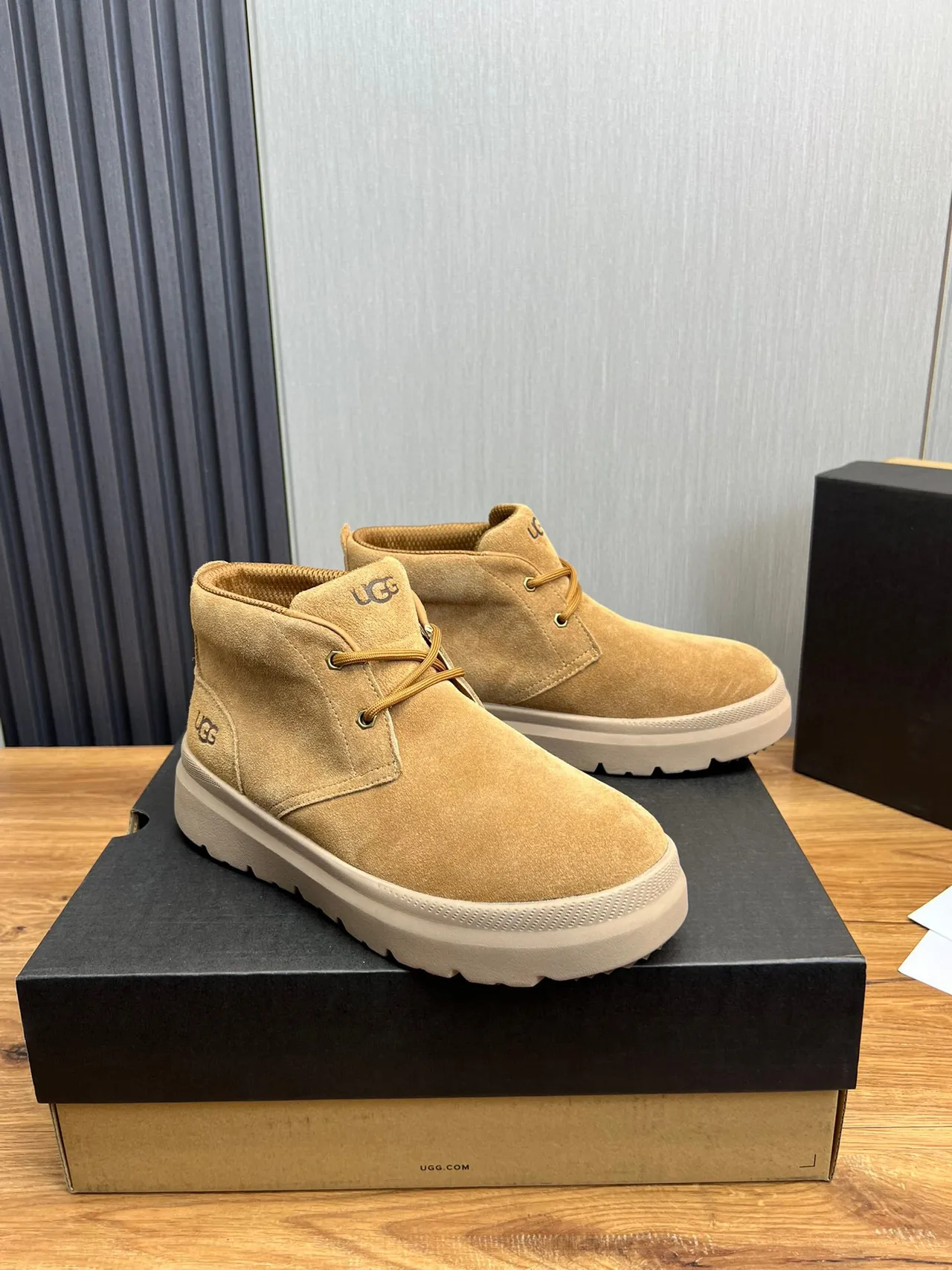 UGG Tasman भूरा सूड ऊपरी प्लेटफॉर्म सोल एंकल बूट 2