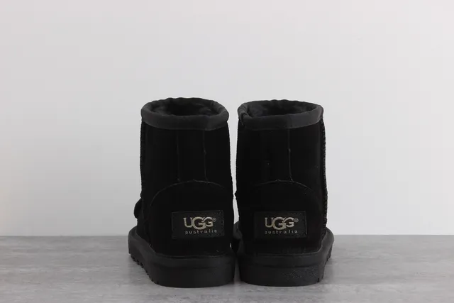 UGG Tasman 黑色猫脸雪靴 2