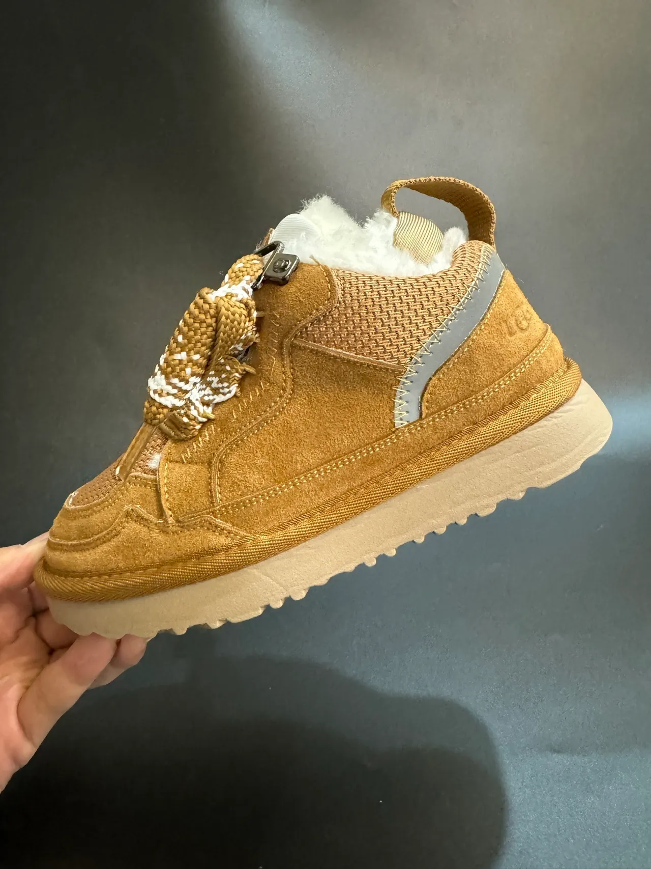 UGG Tasman أحذية ثلجية بنية داكنة مبطنة بشيرلينج 7