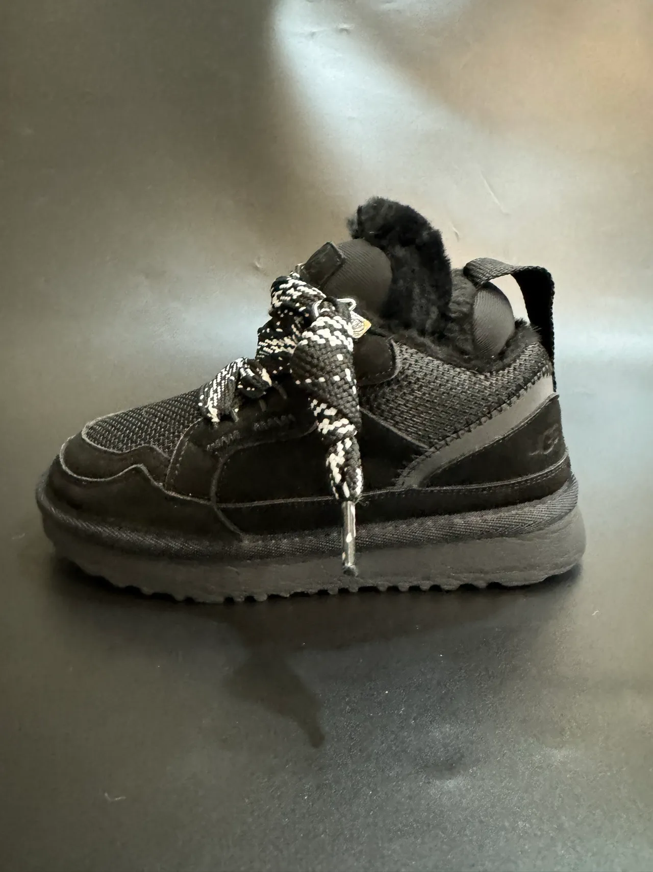 UGG Tasman أحذية ثلجية بنية داكنة مبطنة بشيرلينج 8