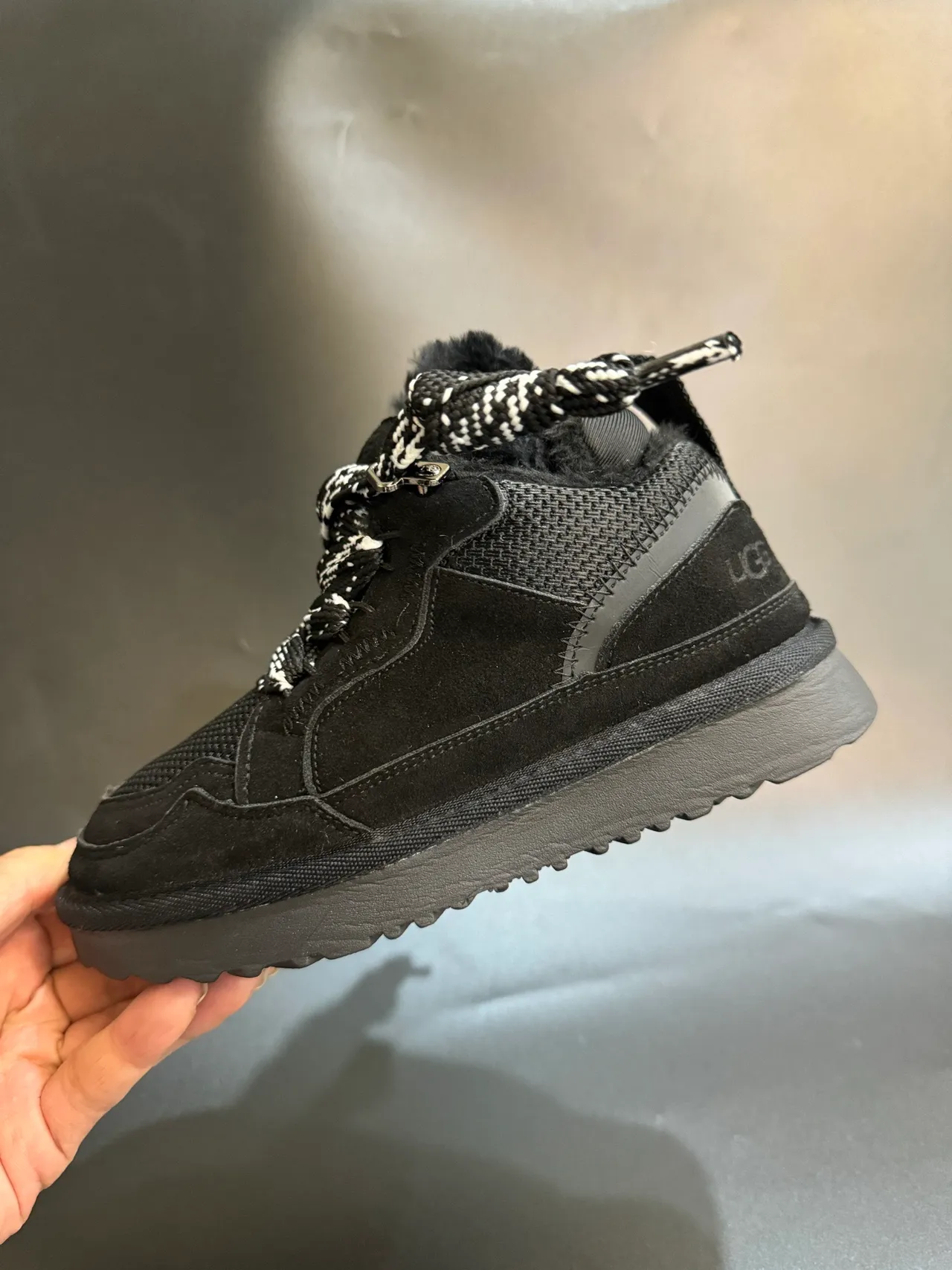 UGG Tasman أحذية ثلجية بنية داكنة مبطنة بشيرلينج 9