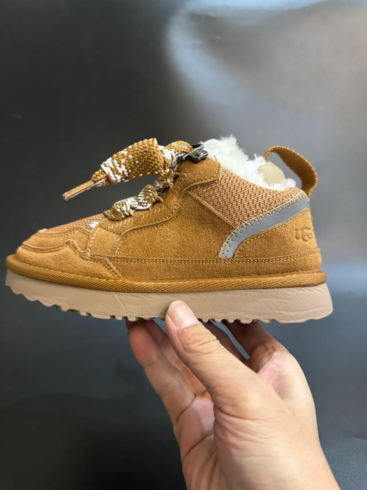 UGG Tasman أحذية ثلجية بنية داكنة مبطنة بشيرلينج 10