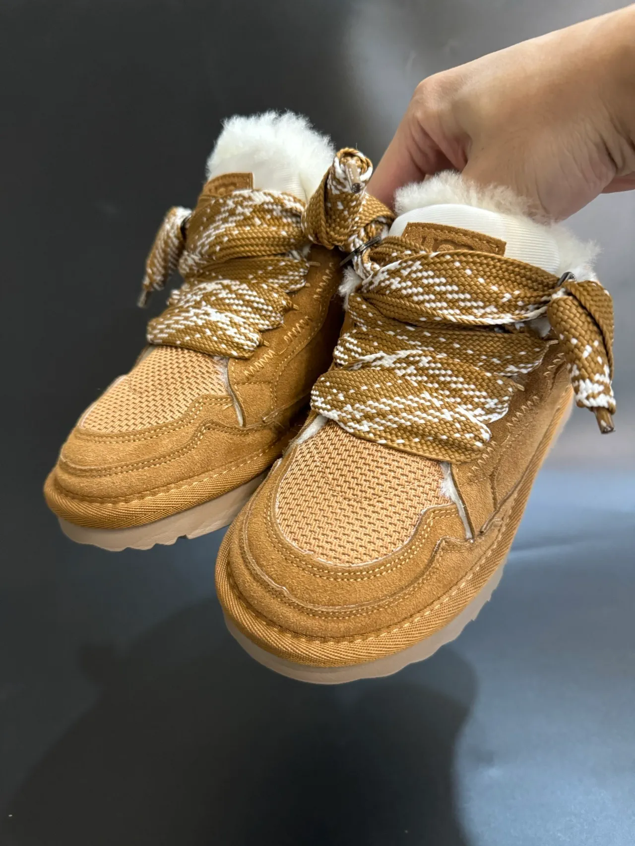 UGG Tasman أحذية ثلجية بنية داكنة مبطنة بشيرلينج 11