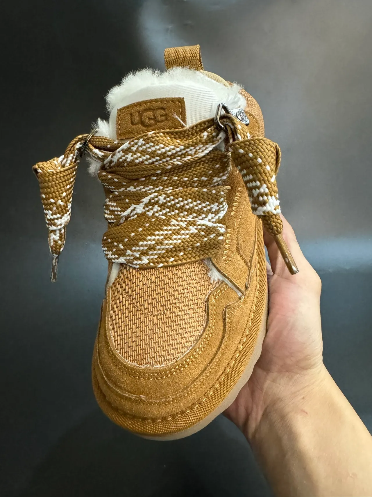 UGG Tasman أحذية ثلجية بنية داكنة مبطنة بشيرلينج 13
