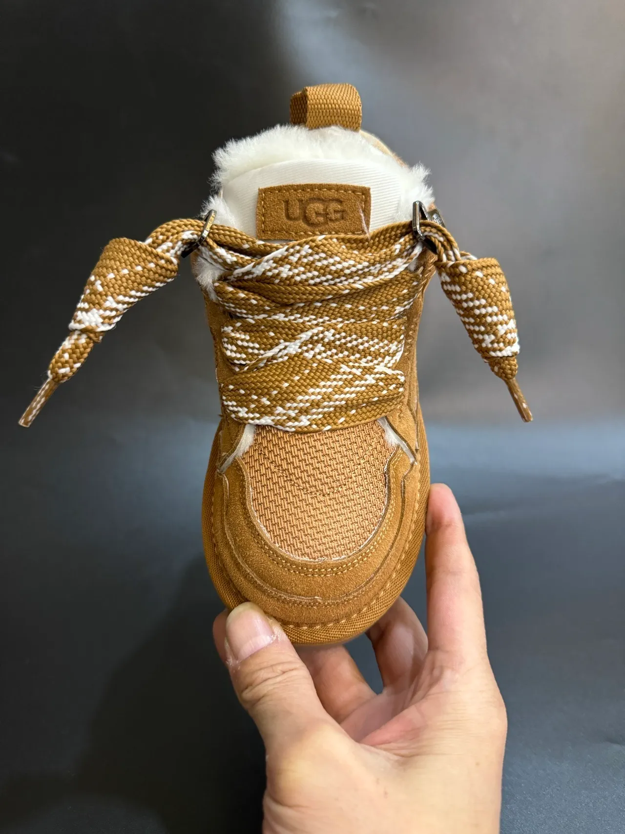 UGG Tasman أحذية ثلجية بنية داكنة مبطنة بشيرلينج 14