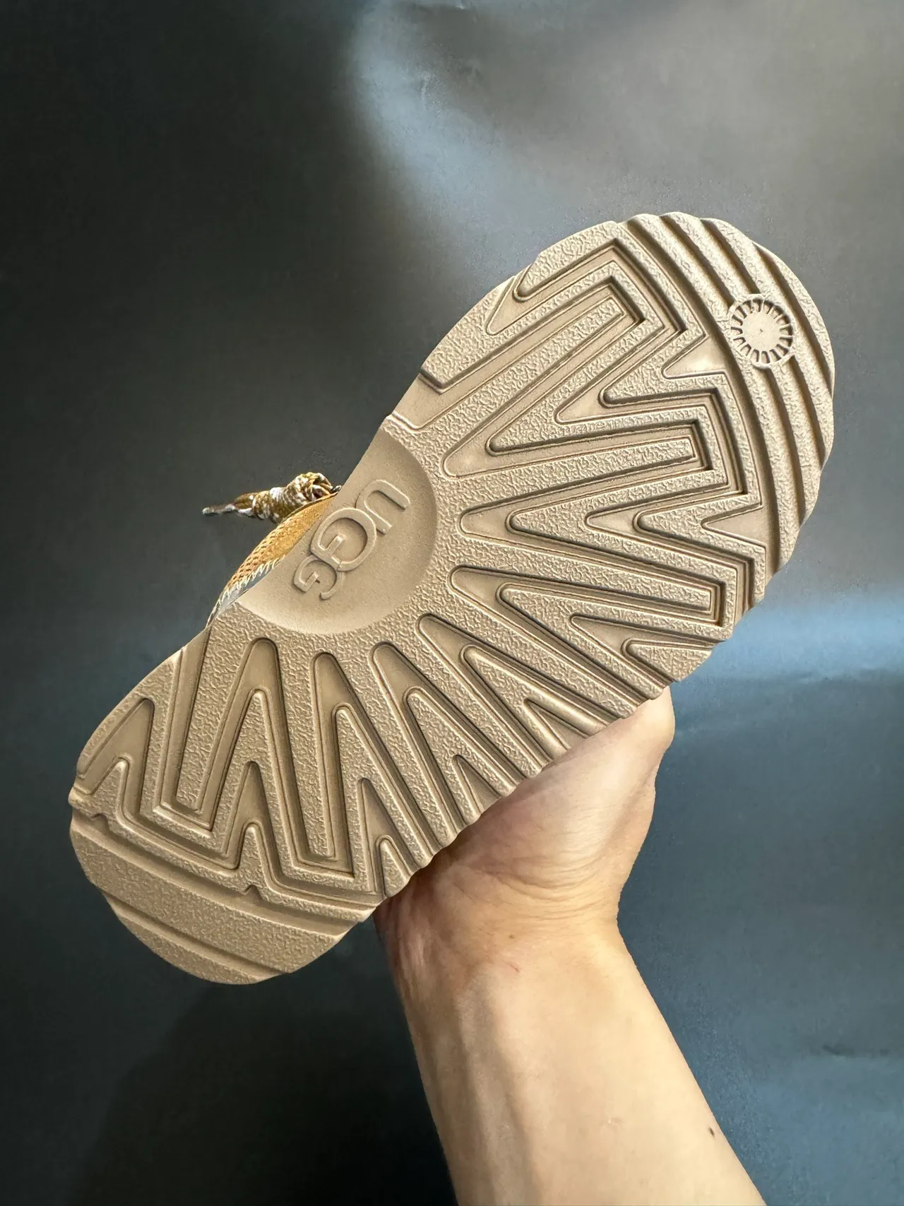 UGG Tasman أحذية ثلجية بنية داكنة مبطنة بشيرلينج 15