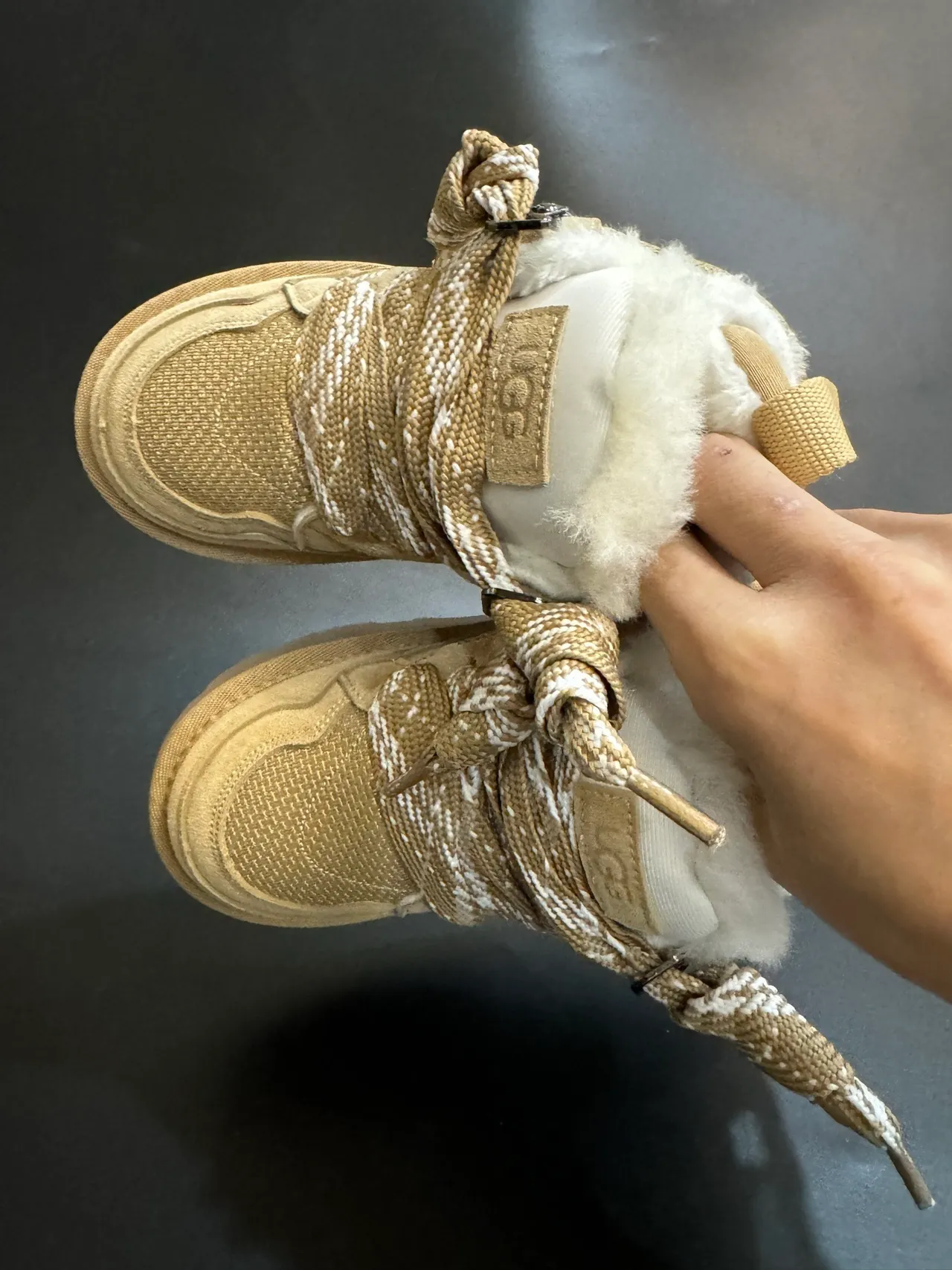 UGG Tasman أحذية ثلجية بنية داكنة مبطنة بشيرلينج 19