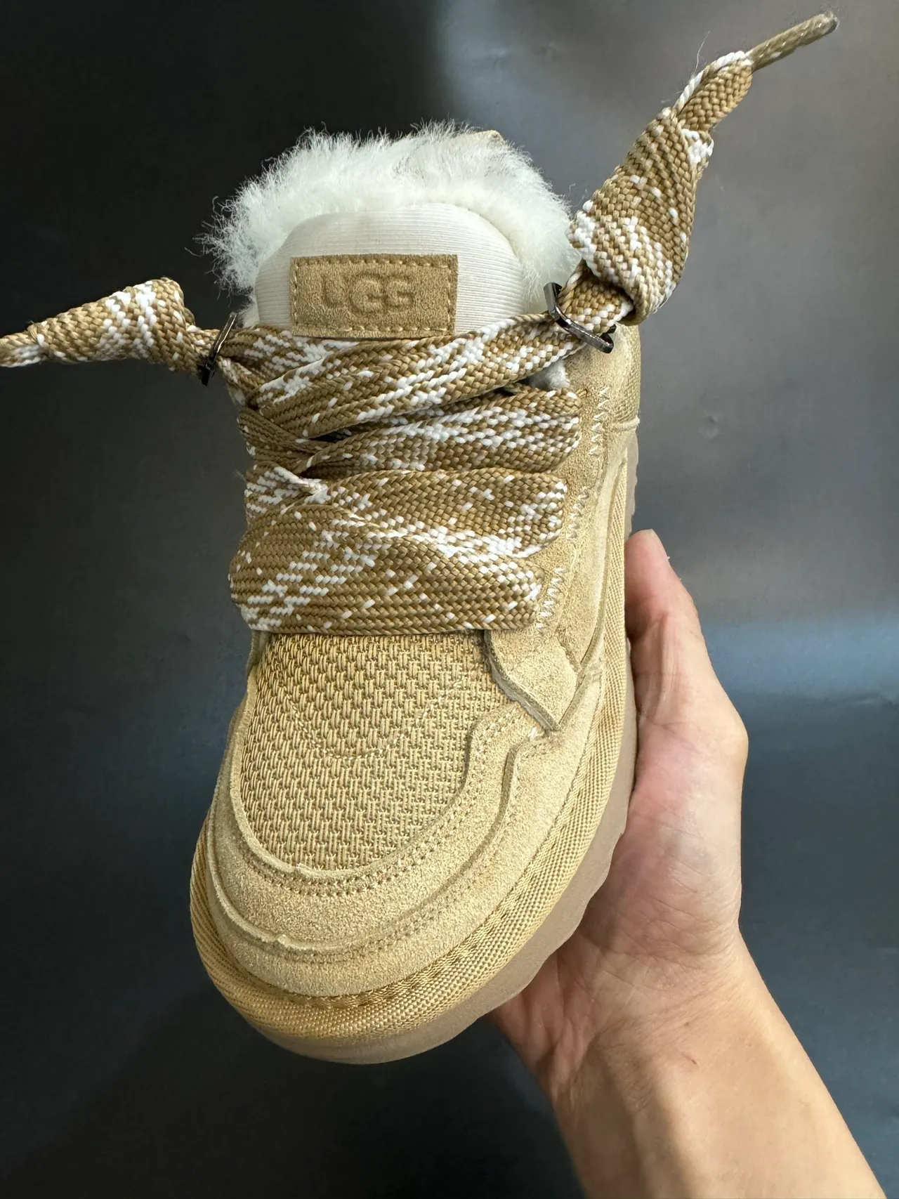 UGG Tasman أحذية ثلجية بنية داكنة مبطنة بشيرلينج 21