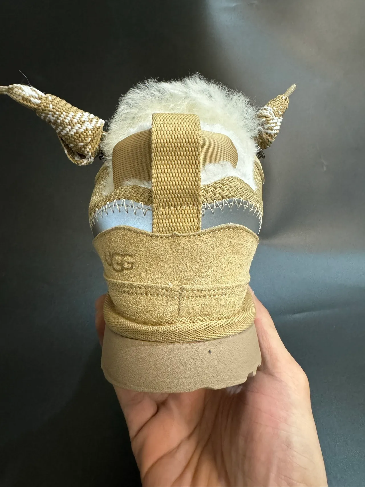 UGG Tasman أحذية ثلجية بنية داكنة مبطنة بشيرلينج 23