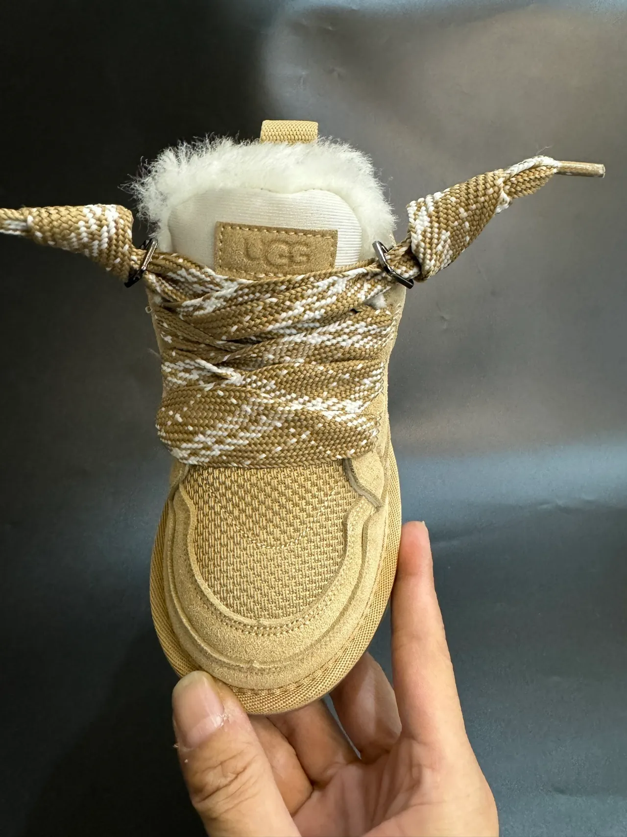 UGG Tasman أحذية ثلجية بنية داكنة مبطنة بشيرلينج 24