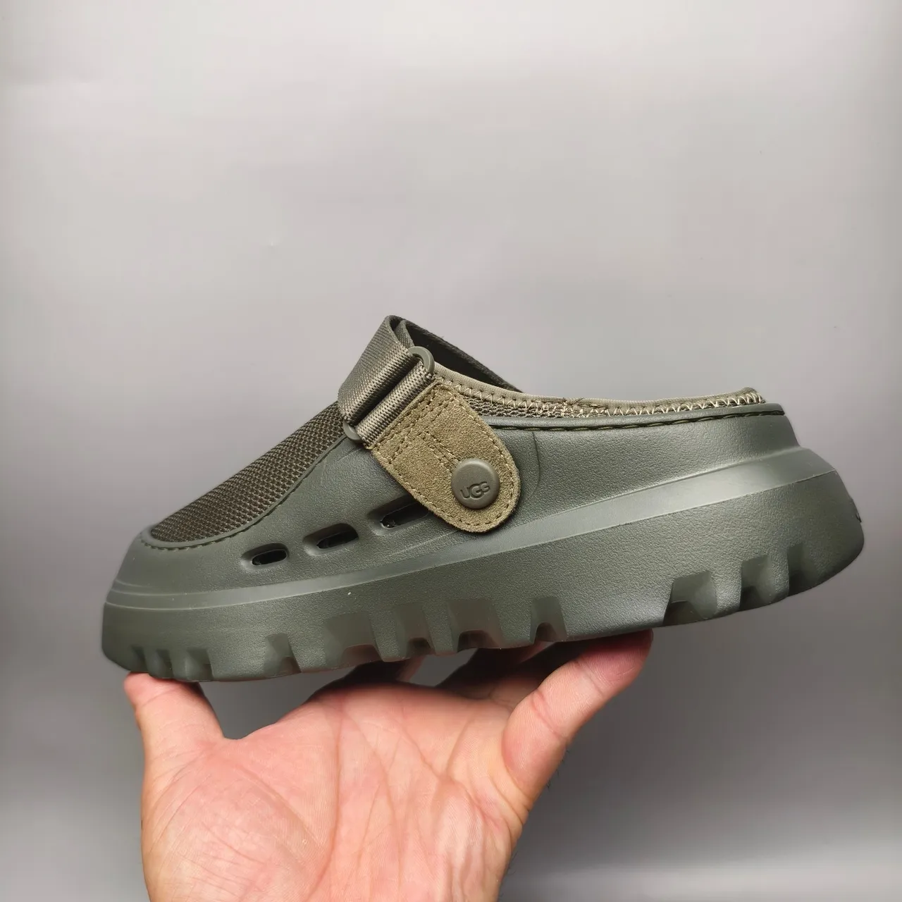 UGG Tasman 橄榄绿网面木屐 4
