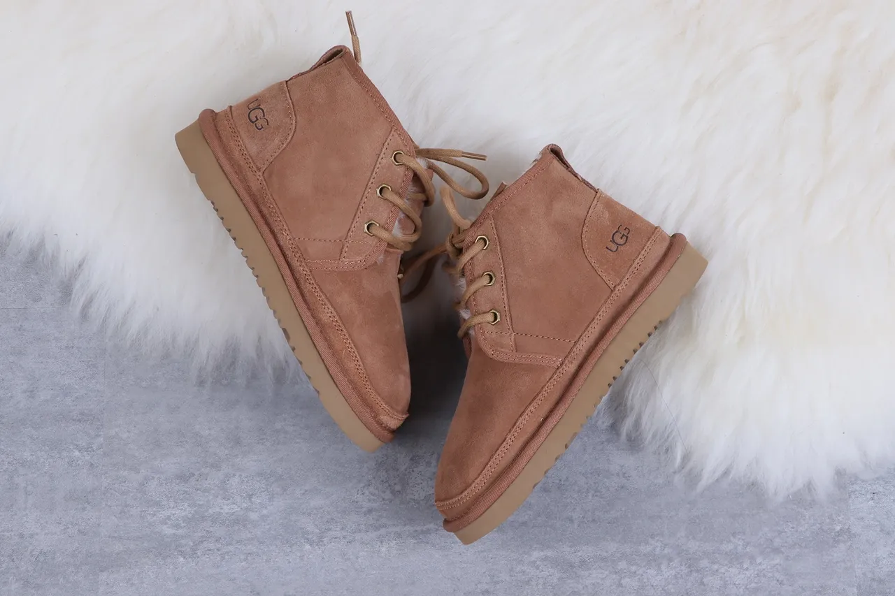 UGG Tasman Bottines en Daim Tan Doublées de Mouton à Lacets 3