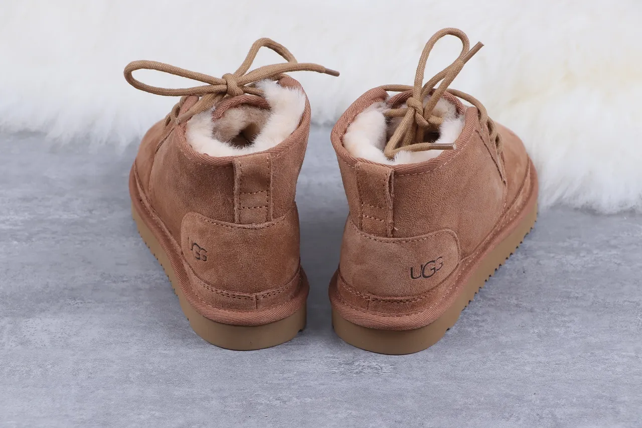 UGG Tasman Bottines en Daim Tan Doublées de Mouton à Lacets 8