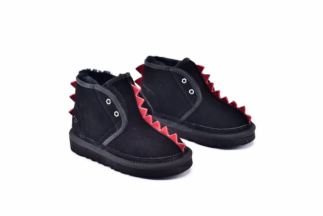 UGG The Fluff Squad 黑色红色 仿麂皮绒上层 带钉装饰领 雪靴 10