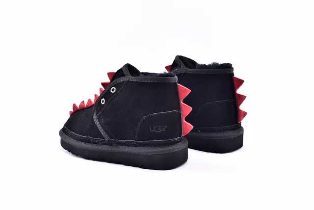 UGG The Fluff Squad 黑色红色 仿麂皮绒上层 带钉装饰领 雪靴 15