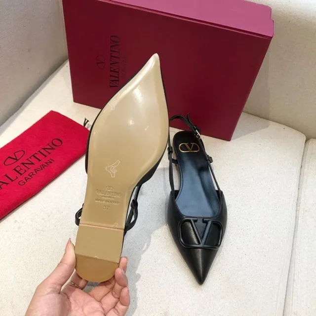 Valentino काला बेज नुकीला टो स्लिंगबैक पट्टी बैले फ्लैट 8