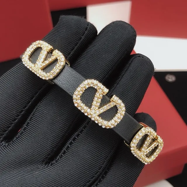 Valentino Garavani VLOGO Crystal-Embellished Black Rubber Bracelet 3