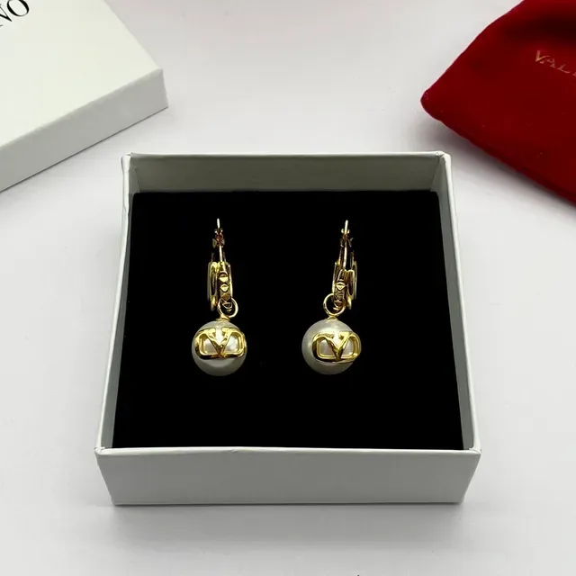 ভ্যালেন্টিনো সোনালি সাদা হুপ টেক্সচার্ড ব্যান্ড ডিটেল কানের দুল 4