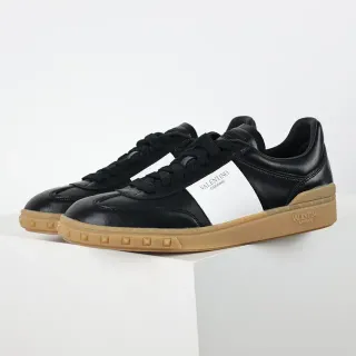 Valentino Rockstud-Inspired कालो এবং সাদা চামড়ার লাইফস্টাইল স্নিকার