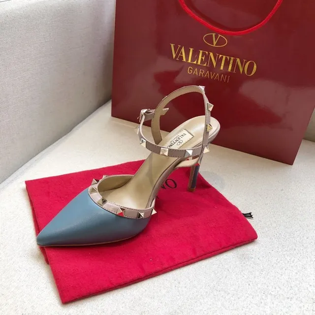 Valentino Rockstud Escarpins à talons aiguilles bleu clair cloutés avec brides arrière 2
