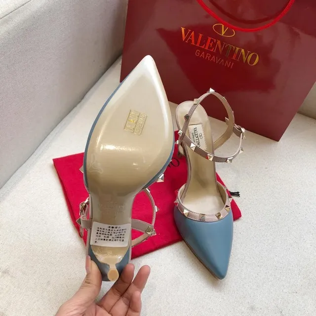 Valentino Rockstud Escarpins à talons aiguilles bleu clair cloutés avec brides arrière 5