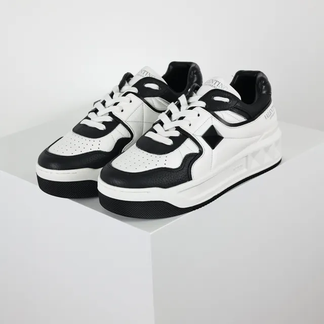 Sneaker plateforme Valentino Rockstud blanc et noir lifestyle sneakers 2