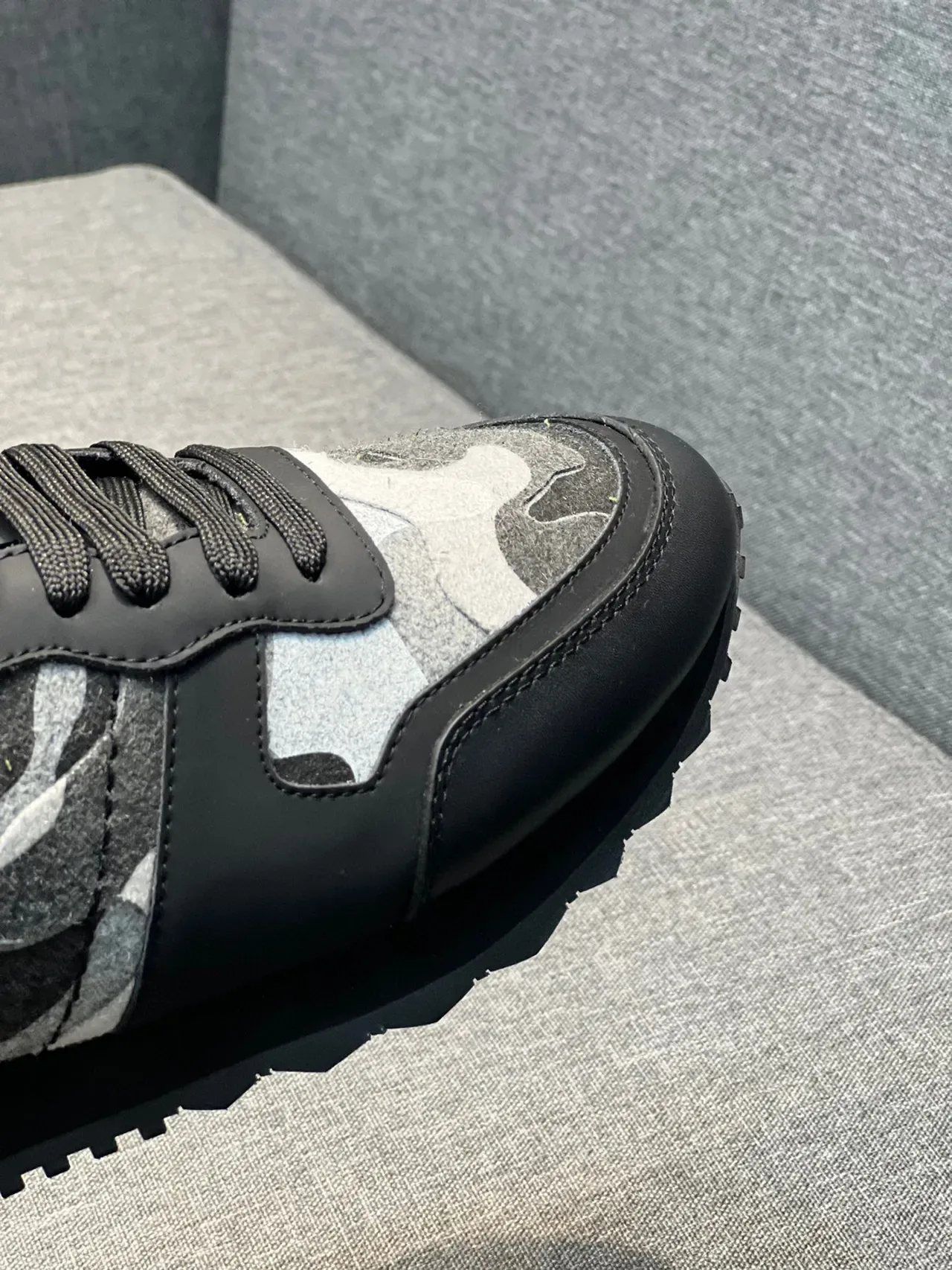 瓦伦蒂诺 Rockstud Runner 迷彩拼接生活休闲运动鞋 3
