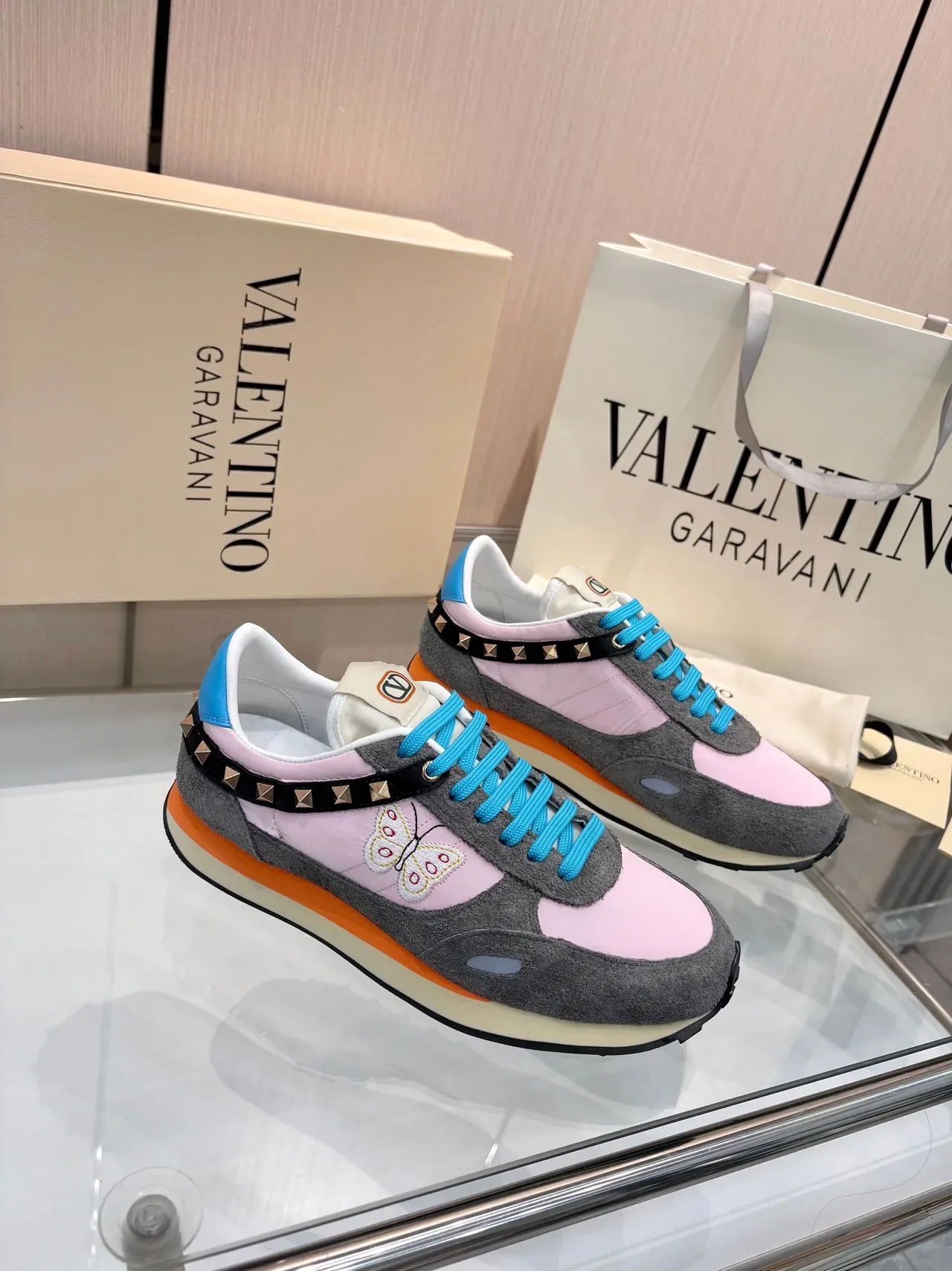 Valentino Rockstud Runner গোলাপি ধূসর সায়ন নারাঙ্গি লাইফস্টাইল স্নিকার 5