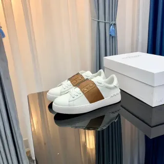 Valentino Rockstud tênis lifestyle de couro branco e tan