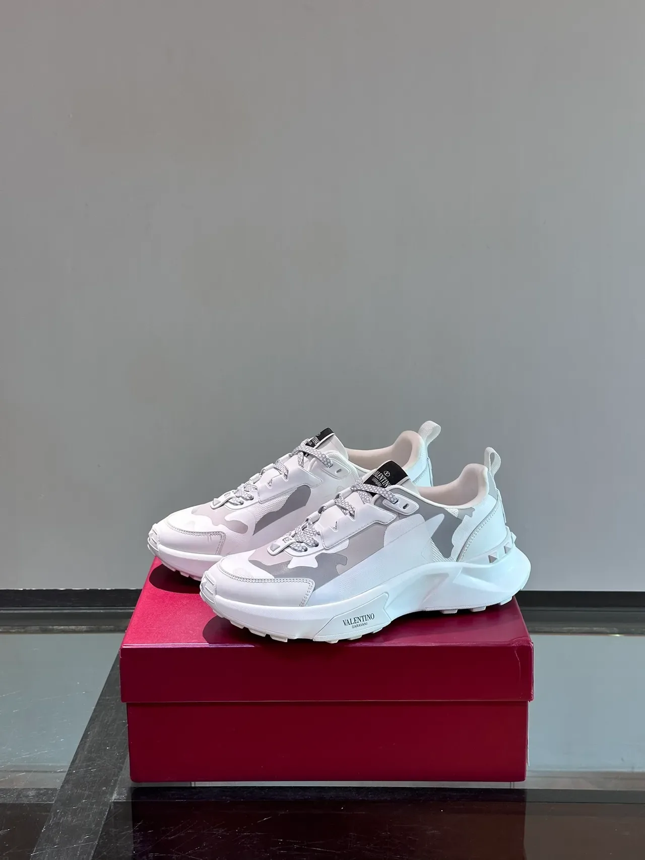 Valentino Rockstud Blanc et Gris Camouflage Panneau Semelle Sculptée Sneakers Chunky 5