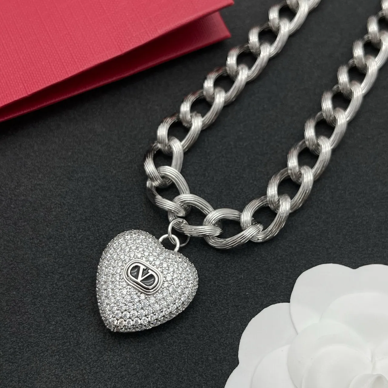 Collar con dije de corazón de Valentino en plata negra con cadena curb chunky Pavé-Set 6