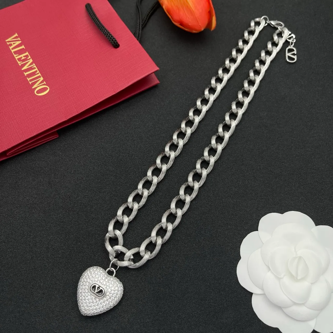Collar con dije de corazón de Valentino en plata negra con cadena curb chunky Pavé-Set 7