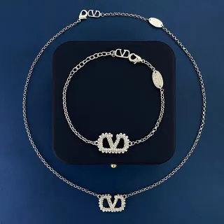 Valentino VLogo Crystal-Pavé Double-V নেকলেস