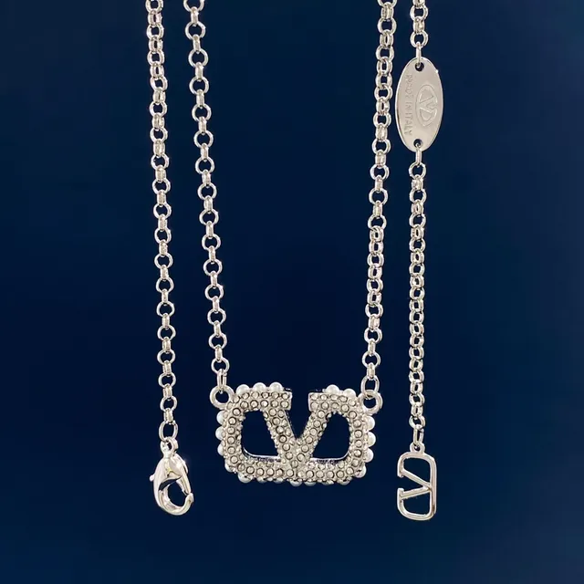 Valentino VLogo Crystal-Pavé Double-V collier pendentif 5