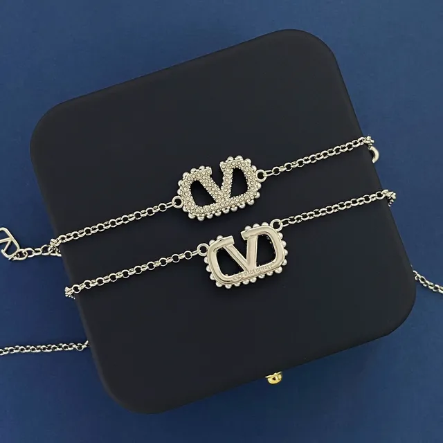 Valentino VLogo Crystal-Pavé Double-V collier pendentif 6