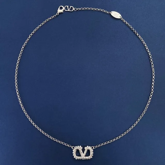 Valentino VLogo Crystal-Pavé Double-V collier pendentif 9