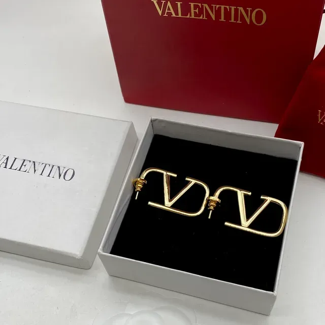 Valentino VLTN ওপেন-ফ্রেম V-শেপড স্টাড ইয়াররিংস 5