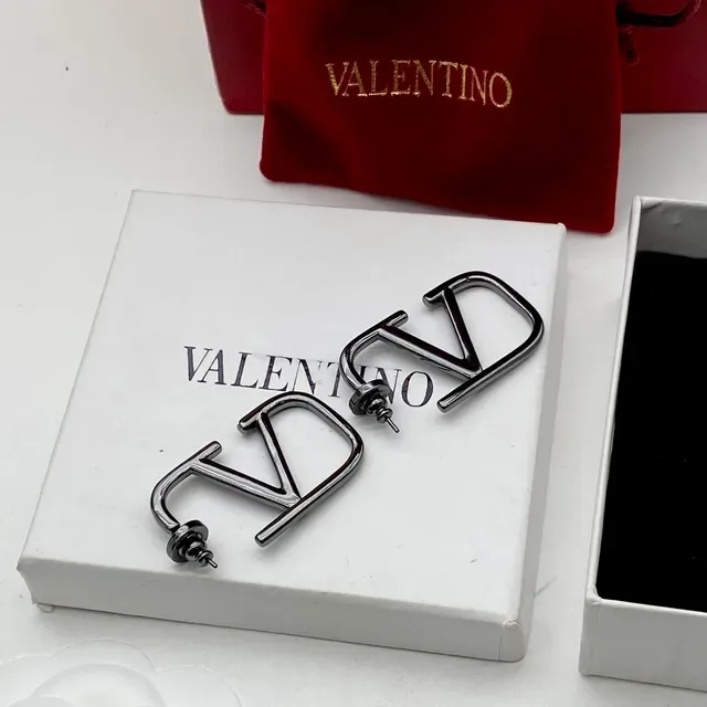 Valentino VLTN ওপেন-ফ্রেম V-শেপড স্টাড ইয়াররিংস 8