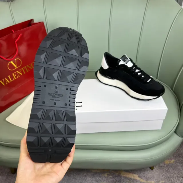 Valentino VLTN Runner 黑白生活方式运动鞋 2