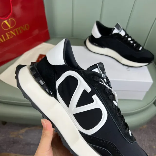 Valentino VLTN Runner 黑白生活方式运动鞋 3