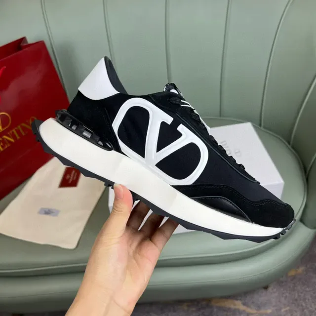 Valentino VLTN Runner 黑白生活方式运动鞋 4