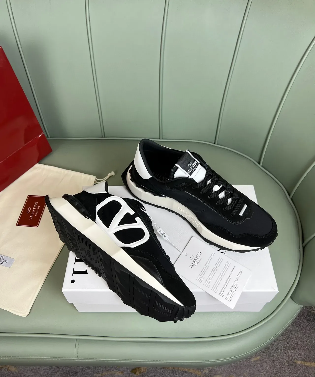 Valentino VLTN Runner 黑白生活方式运动鞋 5