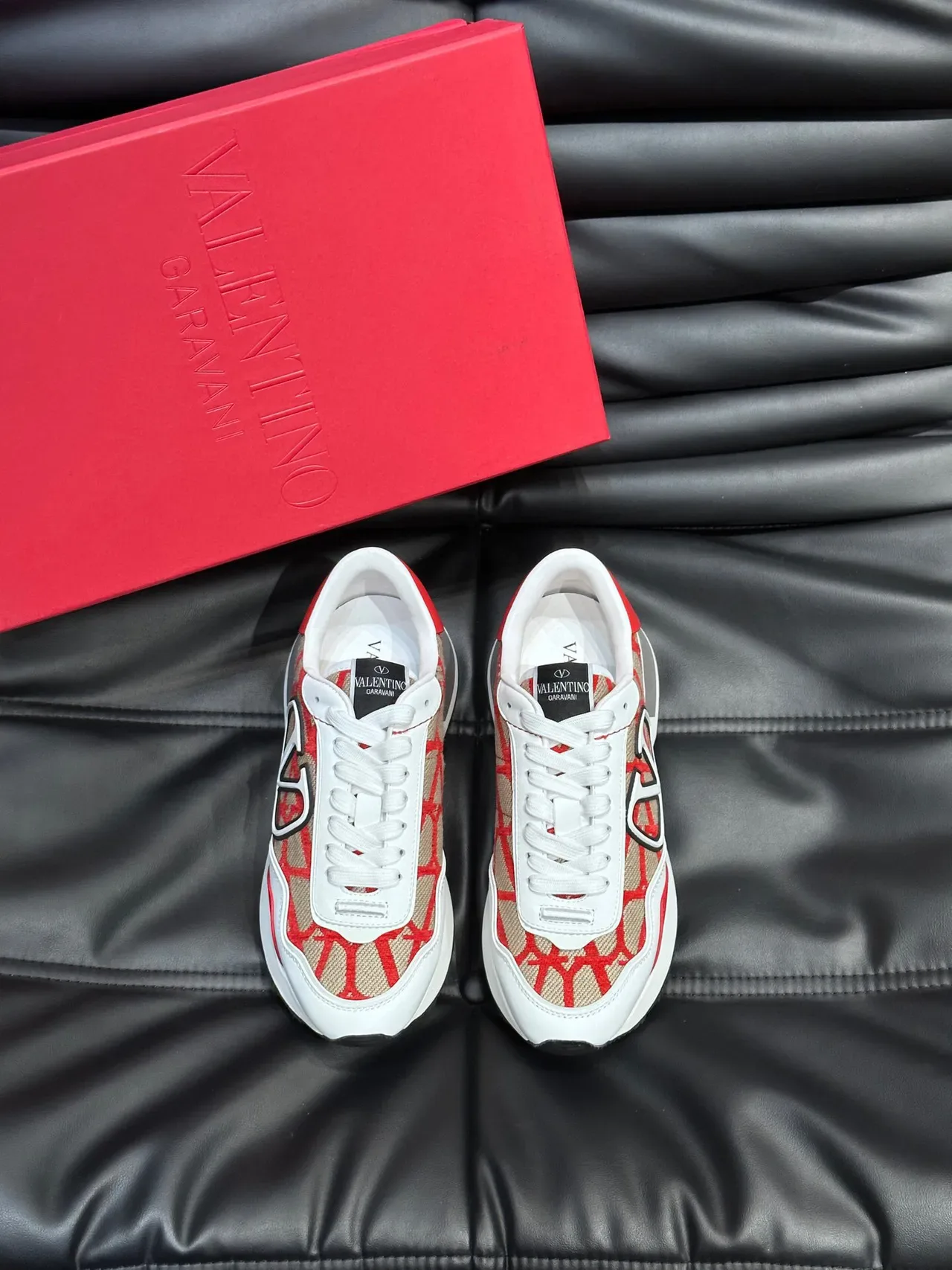 Valentino VLTN Runner Vermelho Branco Bege Tênis Lifestyle 2
